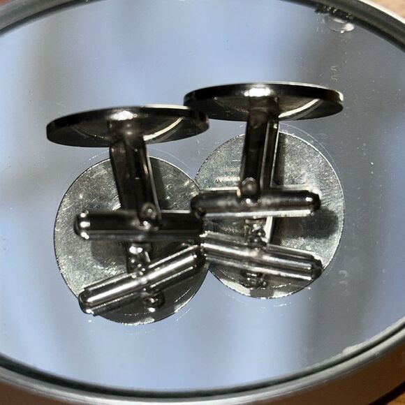 Vintage silver tone circle disc cuff links with textured middle - Picture 2 of 4
